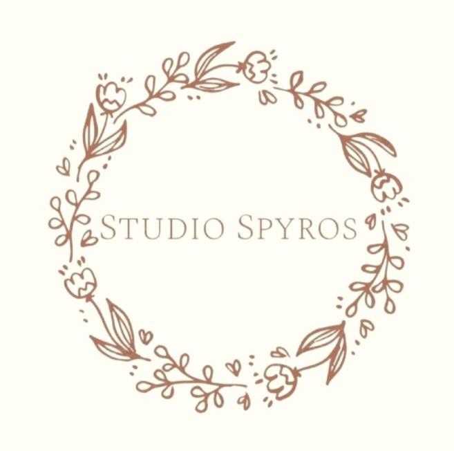 Small Garden By Spyros קאנוני